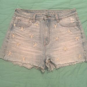 American eagle size 4 high waisted shorts. These run small.